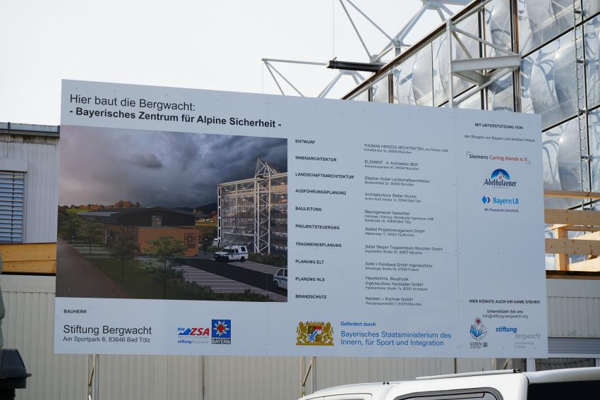 Informationstafel zum Bauabschnitt II des bestehenden und staatlich geförderten BWZSA in Bad Tölz.