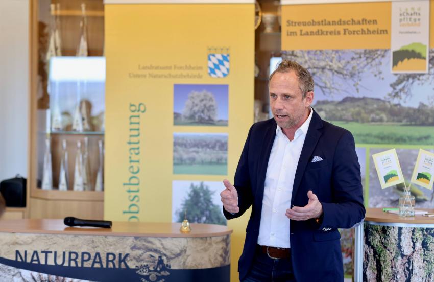 Umweltminister Thorsten Glauber eröffnet Tag der Streuobstwiese im Landkreis Forchheim