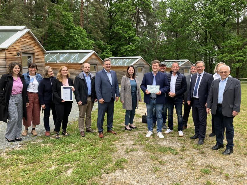 Gruppenbild mit Minister Glauber