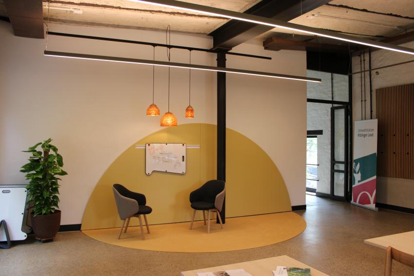 Bei der von LEADER geförderten Inneneinrichtung der Umweltstation wurde im Sinne des Whole-Institution-Approach ebenfalls auf Nachhaltigkeitskriterien geachtet. (Urheberin: Conny Zubert)