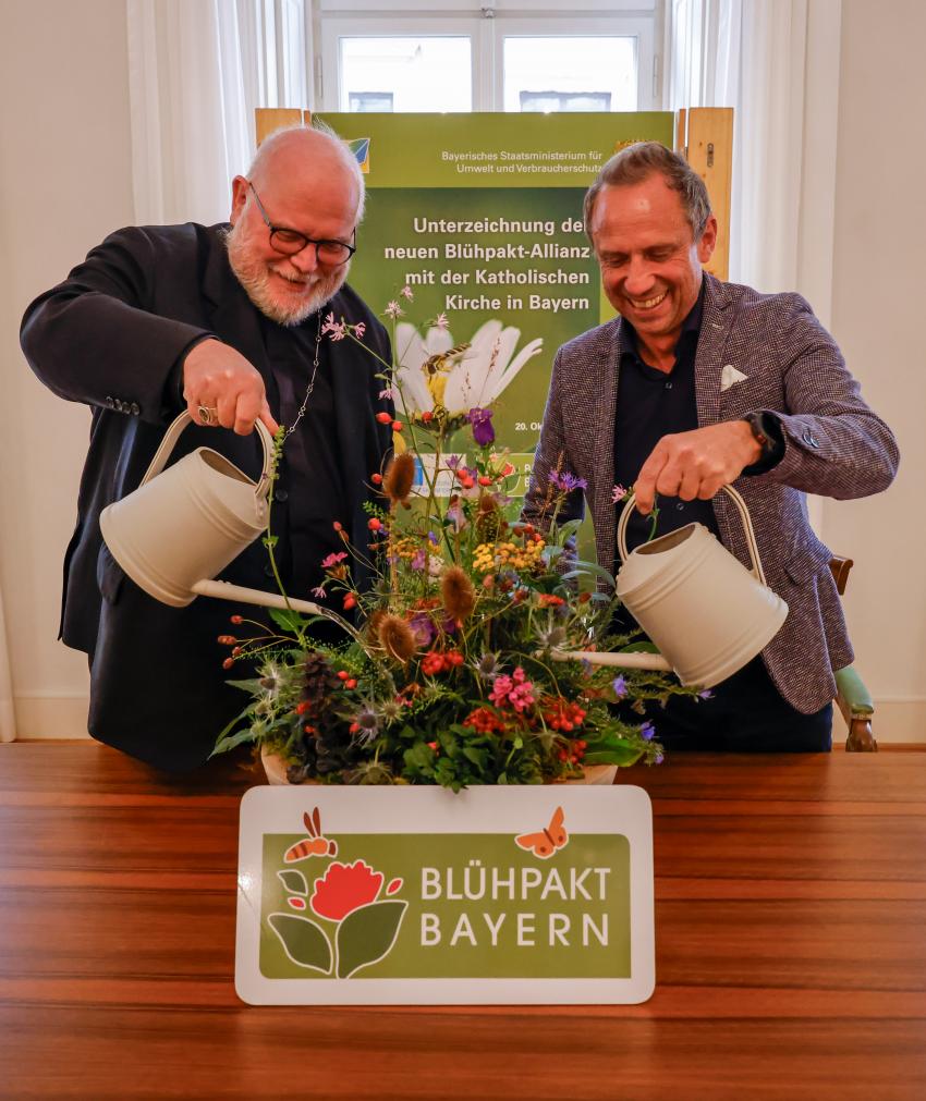 Umweltminister Thorsten Glauber (rechts) und Reinhard Kardinal Marx