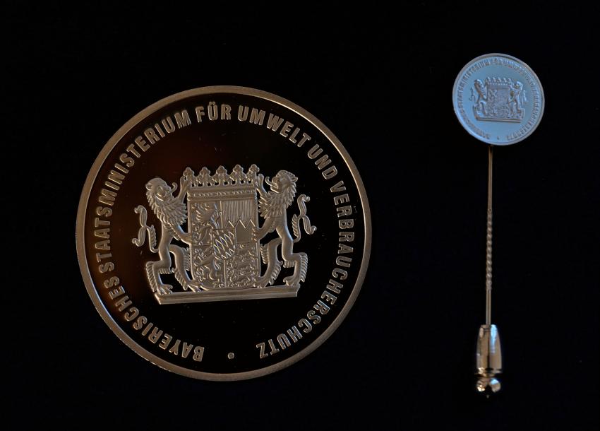 Die Bayerische Staatsmedaille für herausragende Verdienste um die Umwelt.