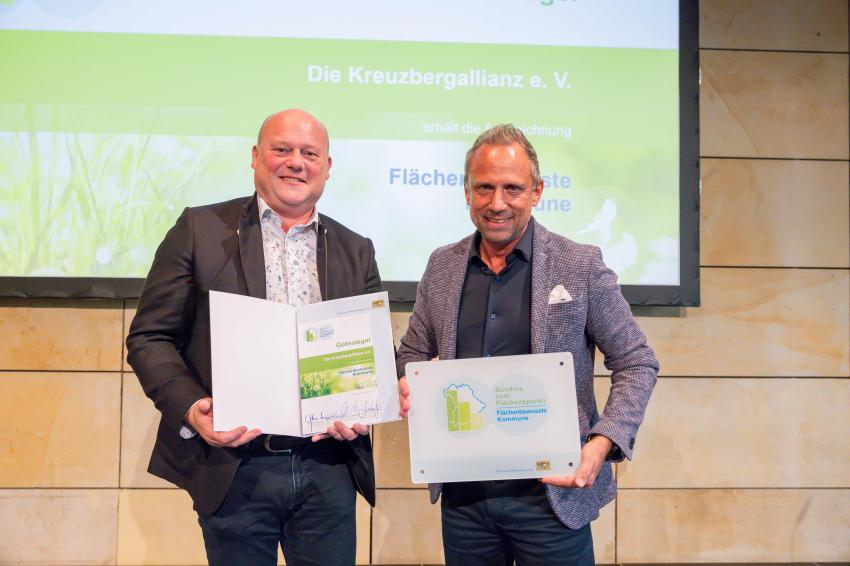 Die Kreuzbergallianz e.V. erhält die Auszeichnung Flächenbewusste Kommune