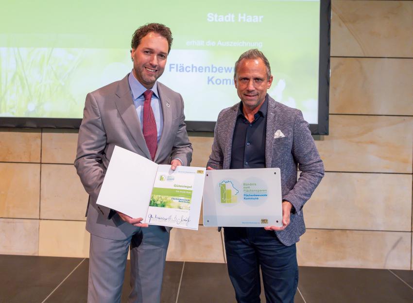 Stadt Haar erhält die Auszeichnung Flächenbewusste Kommune