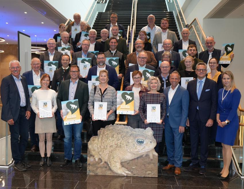 Bild vergrössert sich per Mausklick - >Termin - Verleihung Partnerschaftsurkunden Natur auf Zeit