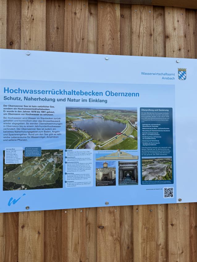 Präsentationsschild zum Hochwasserrückhaltebecken Obernzenn