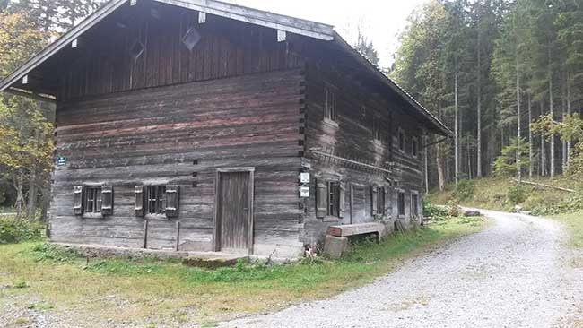 historische Holzhütte
