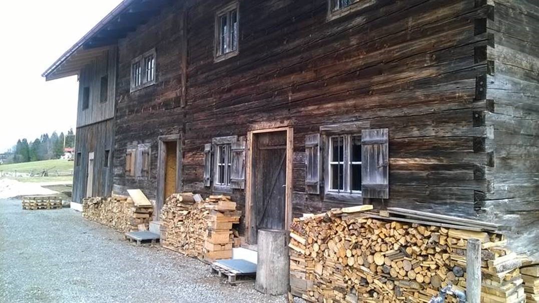 historische Holzhütte