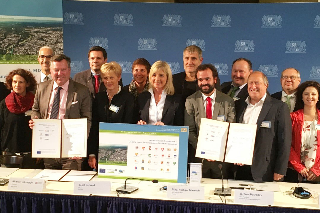 Gruppenbild der Konferenz der Alpen-Umweltminister zu Grünen Infrastrukturen am 2. Oktober 2017 in München 