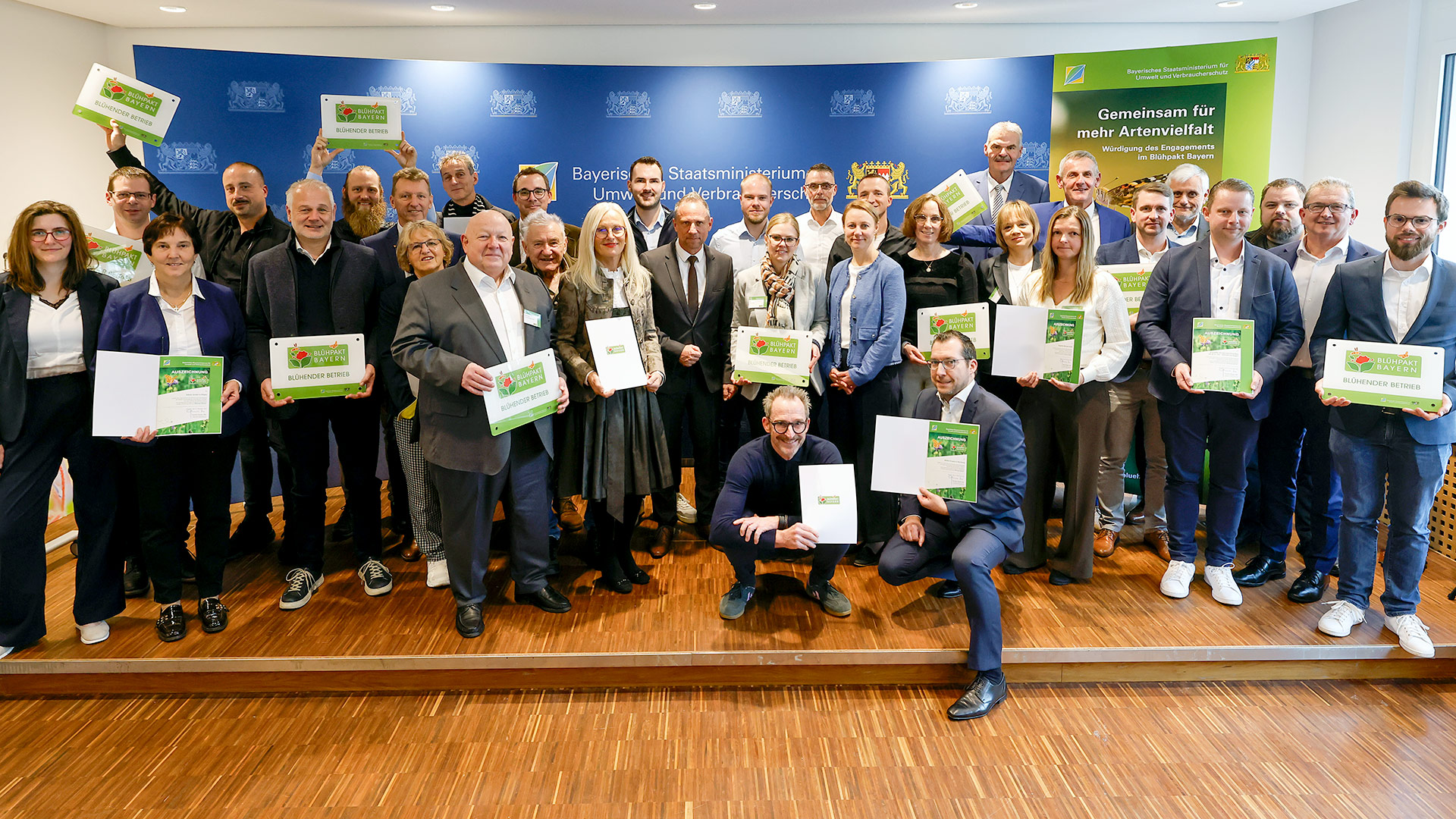 Gruppenfoto mit Minister Glauber