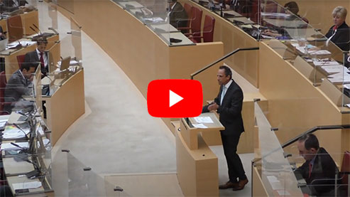 Umweltminister Thorsten Glauber im Bayerischen Landtag - Externer Link zum YouTubekanal des Staatsministeriums für Umwelt und Verbraucherschutz