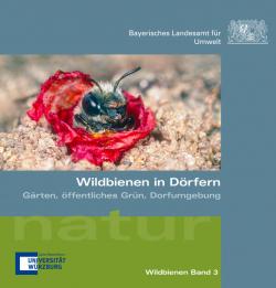 Cover der Broschüre mit einer Mohnbiene als Eyecatcher, die aus einer mit Mohnblättern ausgekleideten Röhre guckt. Außerdem die Logos des LfU und der Uni Würzburg und der Schriftzug "Wildbienen in Dörfern - Gärten, öffentliches Grün, Dorfumgebung"