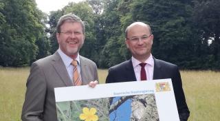 UmweltministeR Dr. Marcel Huber und Finianzminister Albert Füracker starten Artenschutzprojekt in Bayerischen Schloßgärten.
