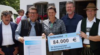 Umweltminister übergibt Förderbescheid für Bergsteigerdorf Kreuth