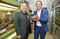 Bayerns Umweltminister Thorsten Glauber hat heute die Reptilienauffangstation in München besucht und dem Verein einen Förderbescheid in Höhe von 765.000 Euro für den Neubau der Station überreicht.