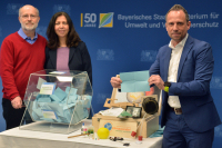 Das Bild zeigt von rechts nach links: Umweltminister Thorsten Glauber, Dr. Cecilia Scorza und Prof. Dr. Harald Lesch