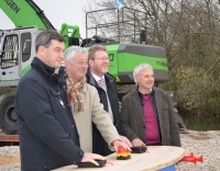 Die Umgestaltung des Wöhrder Sees im Herzen Nürnbergs ist das wasserwirtschaftliche Großprojekt Mittelfrankens. Dies betonten der Bayerische Umweltminister Dr. Marcel Huber und der Bayerische Finanzminister Dr. Markus Söder beim Start der aktuellen Baggerarbeiten.