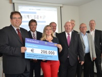 Das neue, innovative Versorgungskonzept des Vereins "Fußnetz Bayern" stärkt die Versorgung der Diabetes-Patienten in Oberfranken. Die Bayerische Gesundheitsstaatssekretärin Melanie Huml überreichte einen Förderbescheid in Höhe von 200.000 Euro.