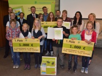 In den Jahren 2012 und 2013 führte das Bayerische Umweltministerium die größten Elektroniksammelaktionen eines Bundeslandes durch. Als fleißige Rohstoffsammler zeichnete Umweltminister Huber die Grundschulen Kulmain und Seeon sowie das Gymnasium Wertingen aus.