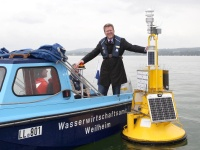 Umweltminister Dr. Marcel Huber schaltet die bayernweit erste Klima-Messboje im Ammersee frei.