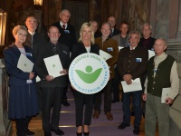 Freiwillige Helfer tragen maßgeblich zum Erfolg des Natur- und Umweltschutzes in Bayern bei. Die Bayerische Umweltministerin Ulrike Scharf hat Ehrenamtliche aus Schwaben mit dem Grünen Engel ausgezeichnet.