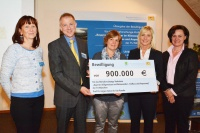 Die Bayerische Umweltministerin Ulrike Scharf gibt die Bewilligung in Höhe von 900.000 € für die Klimaforschung in Bayerns Seen