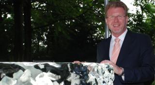 Der Bayerische Umweltminister Dr. Marcel Huber hat den ersten Bayerischen Gletscherbericht vorgestellt. Demnach wird es bei gleichbleibendem Klima in naher Zukunft nur noch einen von derzeit fünf Gletschern in Bayern geben: den Höllentalferner auf der Zugspitze.