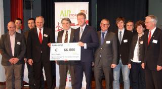 Umweltminister Dr. Marcel Huber überreicht Förderbescheid in Höhe von 66.000 Euro an das länderübergreifende Projekt Alpstore zur Erforschung von Speichertechnologien
