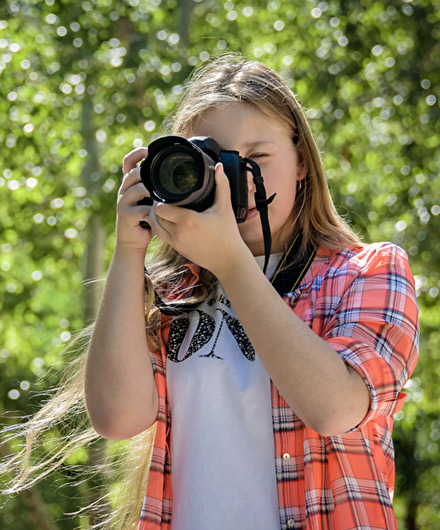 Jugendliche fotografiert in der Natur