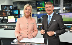 Staatsministerin Ulrike Scharf mit Vertretern des Senders 17.30 Sat 1 Bayern
