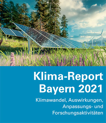 Cover des Klimareports; Das Bild zeigt eine Photovoltaikanlage auf der Wiese, dahinter stehen Windräder