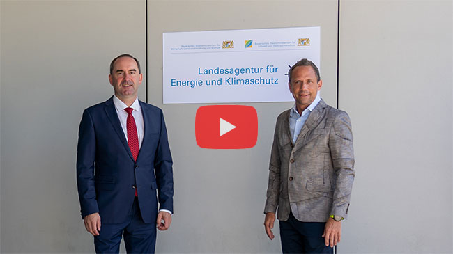 Umweltminister Glauber und Wirtschaftminister Aiwanger vor dem Schild der LENK