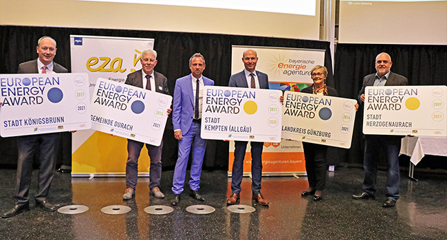 Gruppenbild der Gewinnerkommunen des Energy Award 2021