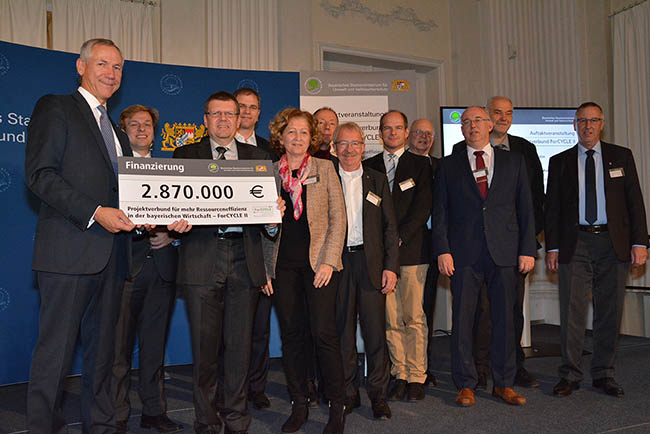 Gruppenfoto Auftaktveranstaltung des Projektverbundes ForCYCLE II