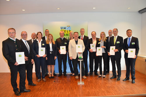 Abschluss des Umweltpakt-Pilotprojekts “Vom Umweltmanagement zum Nachhaltigkeitsmanagement" mit Verleihung von Teilnahme-Urkunden durch Herrn MDgt Dr. Witzmann an die 9 bayerischen Unternehmen, die sich als Pilotbetriebe zur Verfügung gestellt haben: